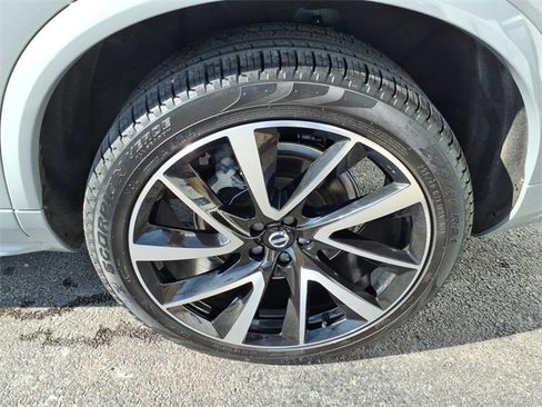 Used 2024 Volvo XC90 B6 Plus image 32