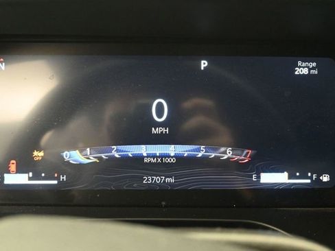 Used 2023 Jeep Grand Cherokee Limited w/ Black Appearance Package image 10