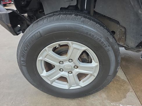 Used 2011 Jeep Wrangler Unlimited Sport image 27