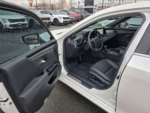 Used 2025 Lexus ES 300h w/ Premium Package FWD image 19