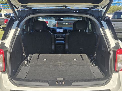 Used 2023 Ford Explorer XLT w/ Equipment Group 202A image 7