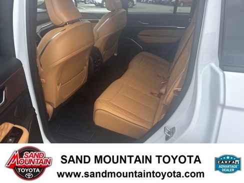 Used 2025 Jeep Grand Cherokee Summit w/ Adv Protech Group IV AWD/4WD image 15