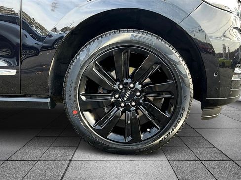 Used 2022 Lincoln Navigator Reserve image 6