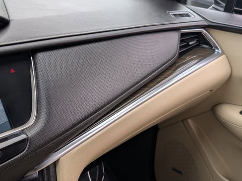 Used 2018 Cadillac XT5 FWD w/ LPO, Wheel Lock Package image 28