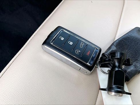 Used 2024 Jeep Grand Cherokee L Limited RWD image 15