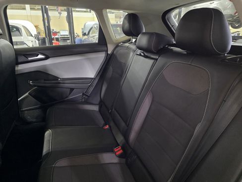 Used 2023 Volkswagen Taos SE image 14