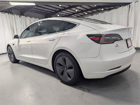Used 2020 Tesla Model 3 Standard Range image 4