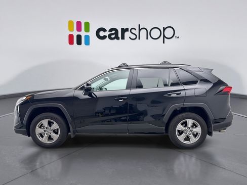 Used 2025 Toyota RAV4 XLE AWD/4WD image 2