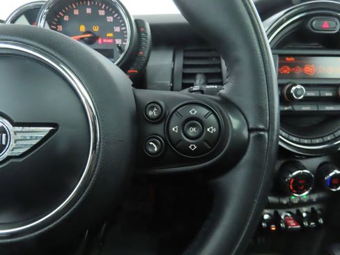 Used 2016 MINI Cooper 4-Door Hardtop image 12