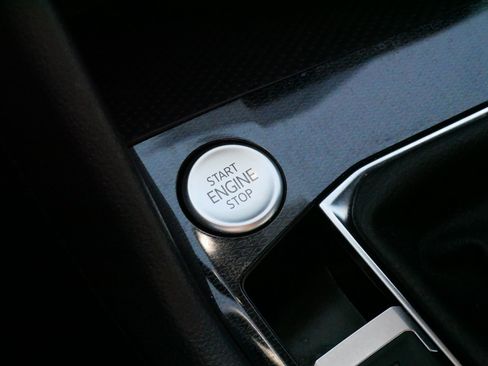 Certified 2025 Volkswagen Taos S AWD/4WD image 31