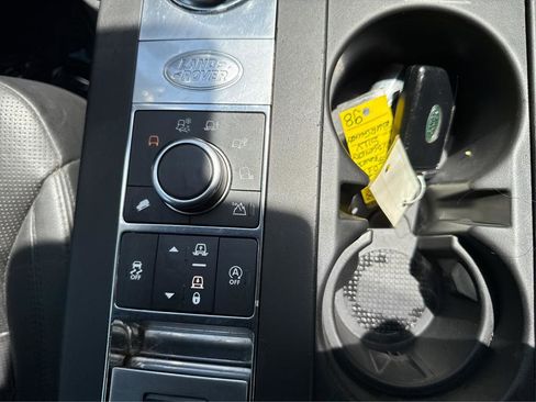 Used 2017 Land Rover Discovery SE AWD/4WD image 37