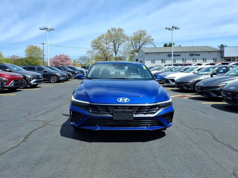 Used 2024 Hyundai Elantra SEL w/ Convenience Package FWD image 2