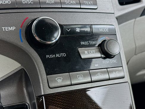 Used 2010 Toyota Venza image 22