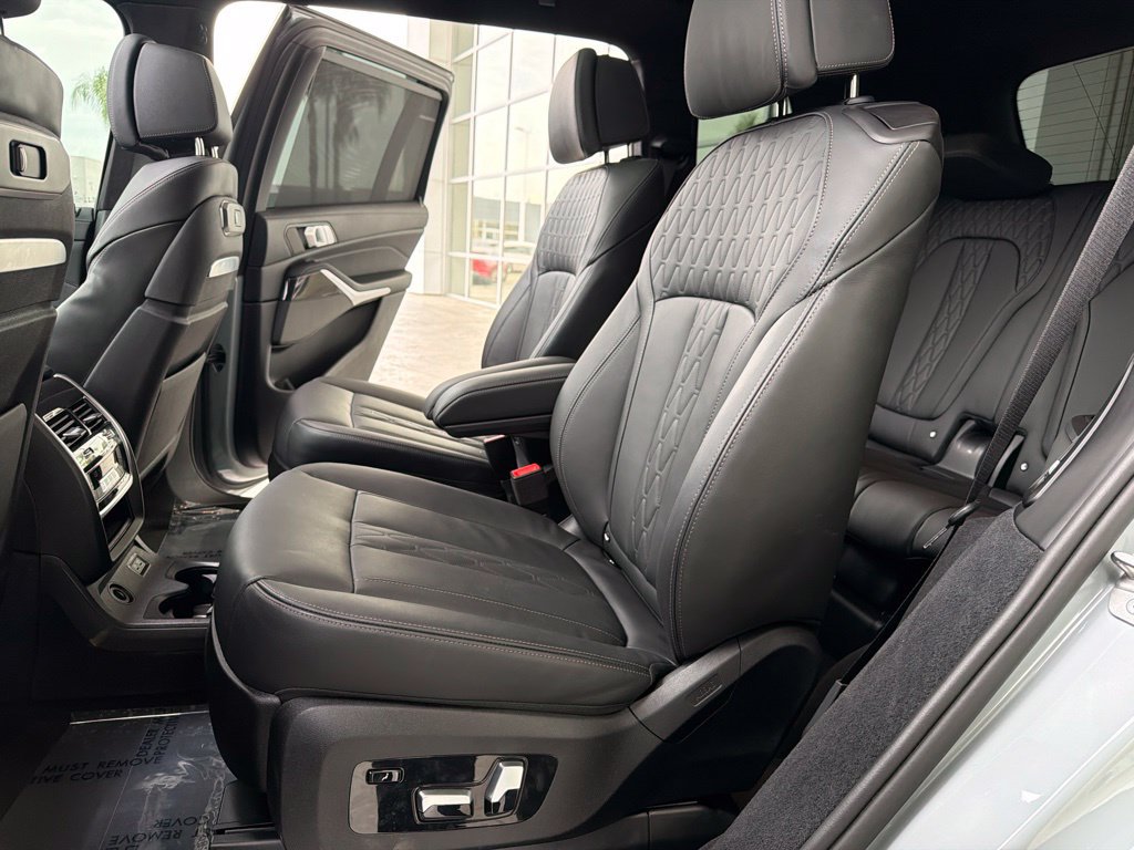 Used 2025 BMW X7 M60i AWD/4WD image 14