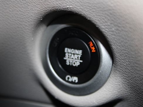 Used 2024 Chrysler Pacifica Touring-L image 41