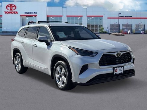 Certified 2022 Toyota Highlander L image 2