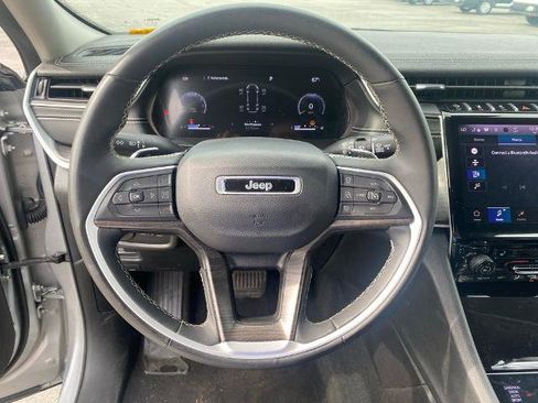 Used 2023 Jeep Grand Cherokee L Limited AWD/4WD image 18