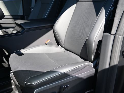 Used 2024 Tesla Cybertruck AWD Crew Cab image 17