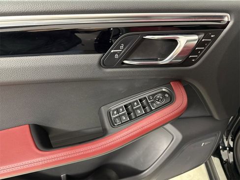 Certified 2022 Porsche Macan S image 34