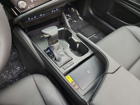 Used 2024 Lexus ES 350 w/ Premium Package FWD image 12
