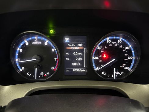 Used 2018 Toyota RAV4 LE image 14