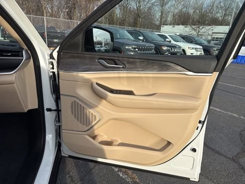 Certified 2022 Jeep Grand Cherokee Limited image 33