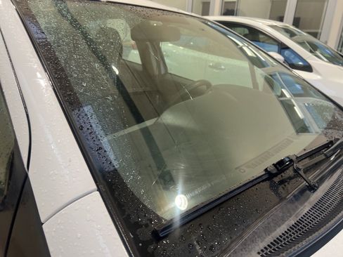 Used 2016 Toyota Yaris L image 11