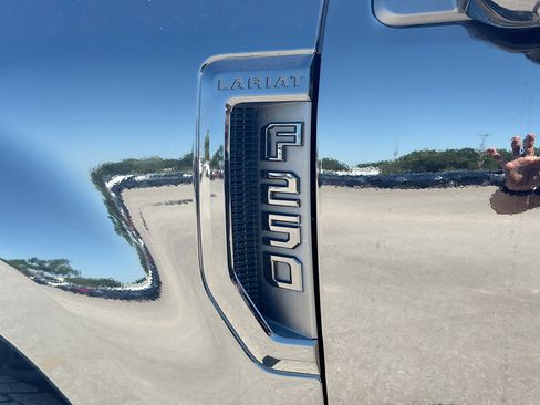 Used 2019 Ford F250 Lariat w/ Lariat Ultimate Package AWD/4WD image 11