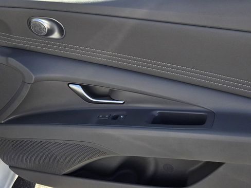 Used 2025 Hyundai Elantra SEL image 8