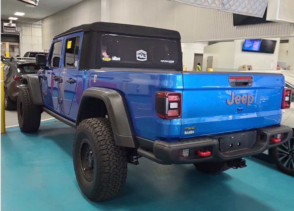 Used 2023 Jeep Gladiator Rubicon w/ LED Lighting Group AWD/4WD image 4
