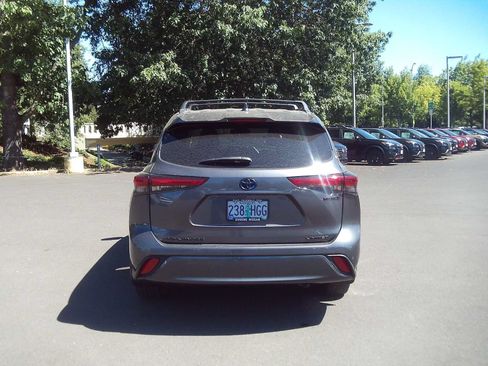 Used 2023 Toyota Highlander Limited AWD/4WD image 4