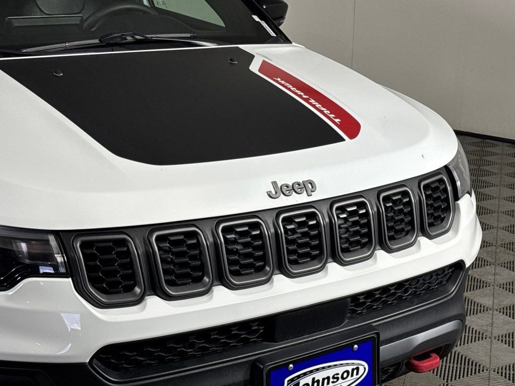 Certified 2025 Jeep Compass Trailhawk AWD/4WD image 4