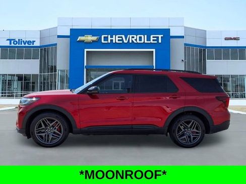 Used 2025 Ford Explorer ST AWD/4WD image 4