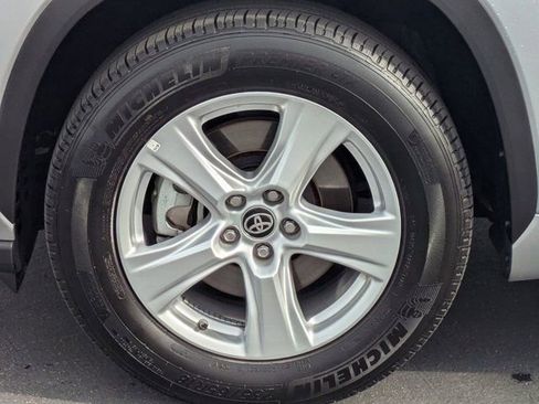 Used 2025 Toyota Highlander LE image 14