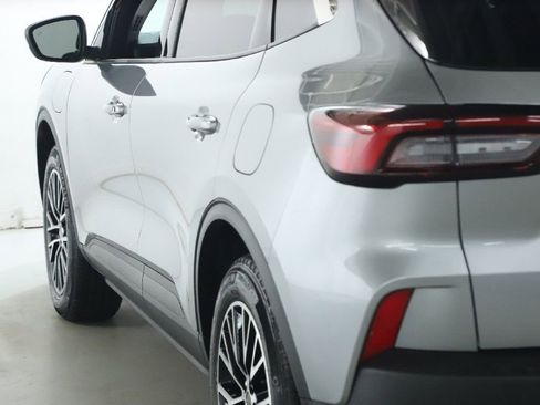 Used 2023 Ford Escape SE image 40