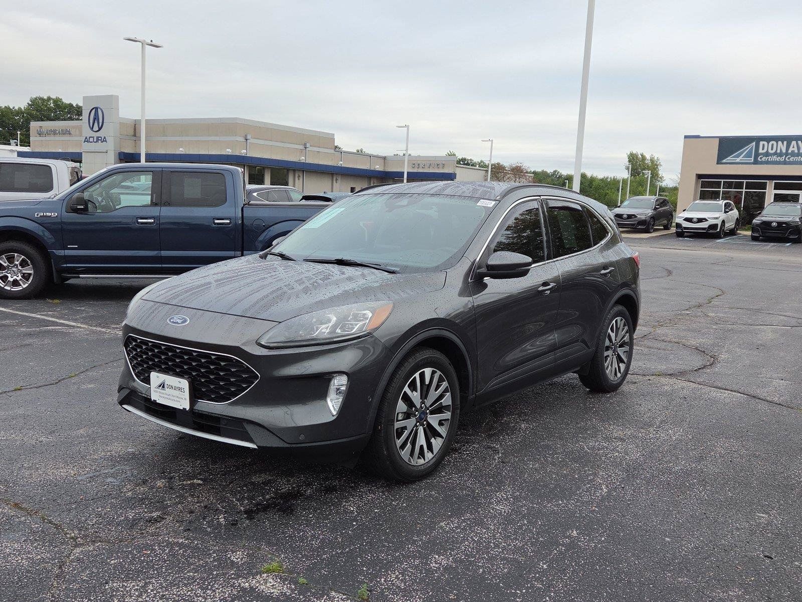 Used 2020 Ford Escape Titanium AWD/4WD image 3