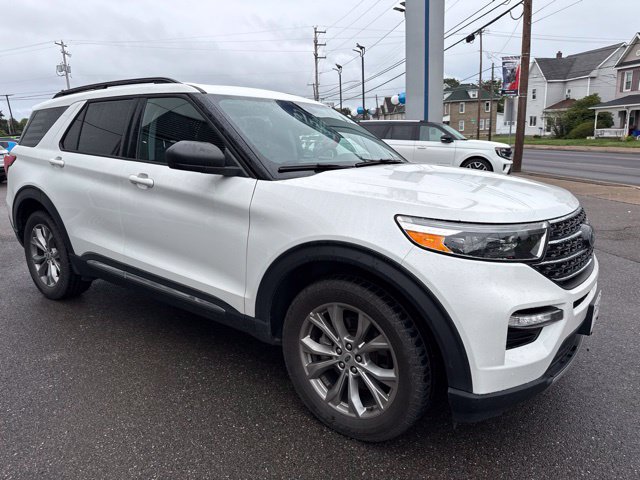 Used 2023 Ford Explorer XLT w/ Equipment Group 202A AWD/4WD image 4