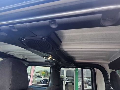 Used 2021 Jeep Gladiator Sport AWD/4WD image 28