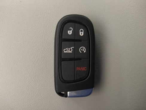 Used 2020 Jeep Cherokee Limited FWD image 32