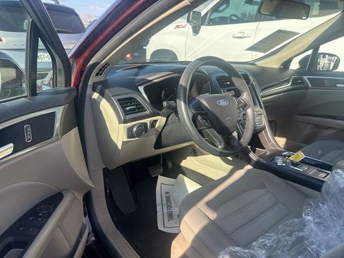 Used 2018 Ford Fusion SE w/ Fusion SE Technology Package image 5