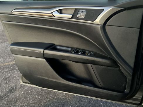 Used 2018 Ford Fusion SE w/ Fusion SE Technology Package image 30