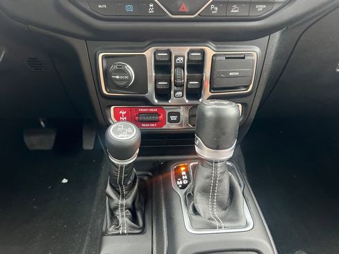 Certified 2022 Jeep Wrangler Unlimited Rubicon 4xe w/ Cold Weather Group image 19