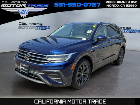 Used 2023 Volkswagen Tiguan SE w/ Panoramic Sunroof Package FWD image 1