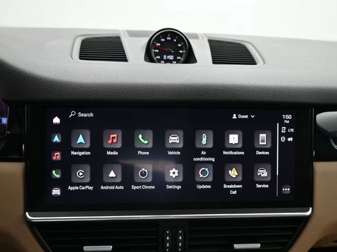 Used 2022 Porsche Cayenne Coupe w/ Premium Package image 17