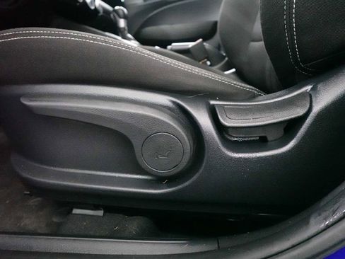 Used 2023 Hyundai Venue SEL image 14