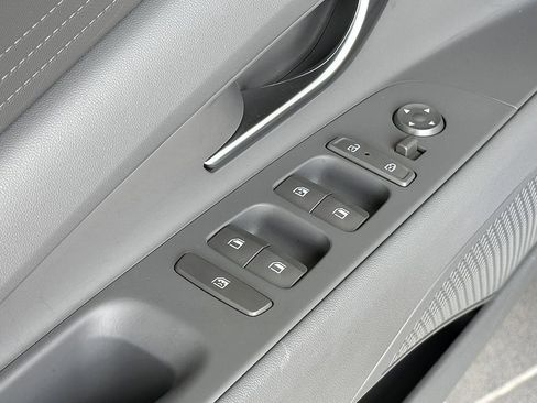 Used 2024 Hyundai Elantra SEL image 12