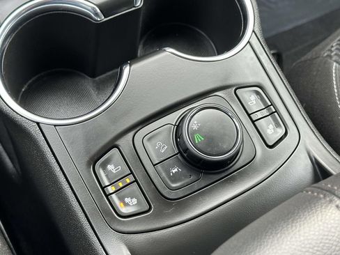 Certified 2023 GMC Terrain SLE w/ Driver Convenience Package image 28