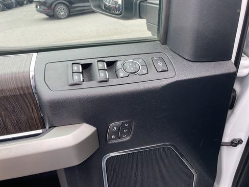 Used 2020 Ford F250 Lariat w/ Chrome Package image 6