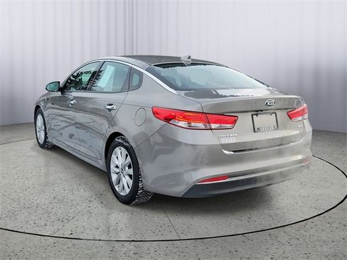 Used 2018 Kia Optima EX image 3