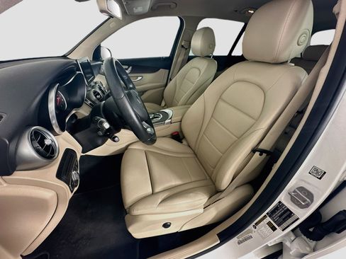 Used 2019 Mercedes-Benz GLC 300 4MATIC image 13